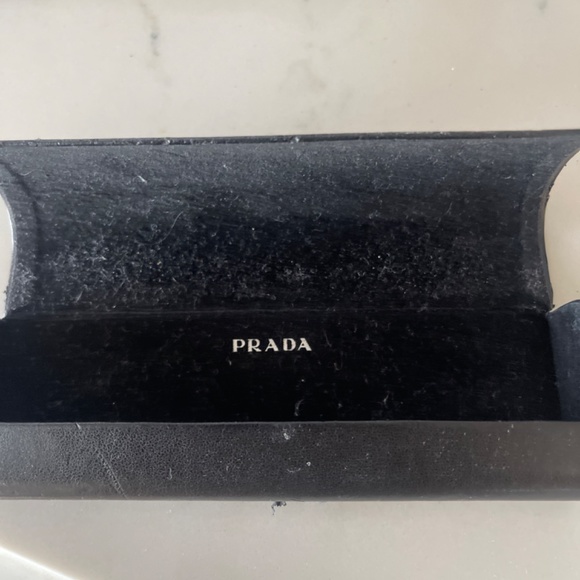 Prada case - Picture 3 of 3